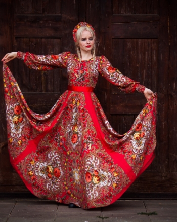 Платье красное в русском стиле из платков