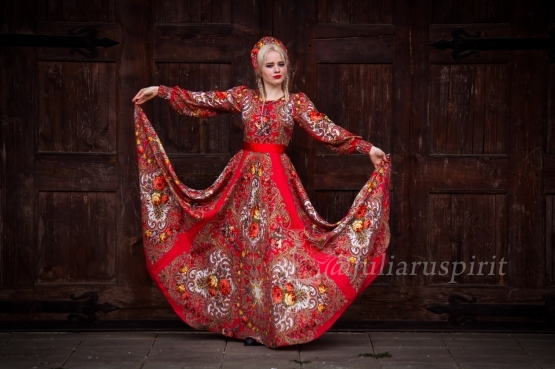 Платье красное в русском стиле из платков